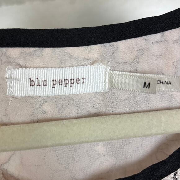 Blue pepper womens medium pink black lace boho short sleeve top blouse - Picture 3 of 4